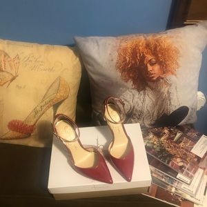 Beautiful patent leather red shoe! Must have!